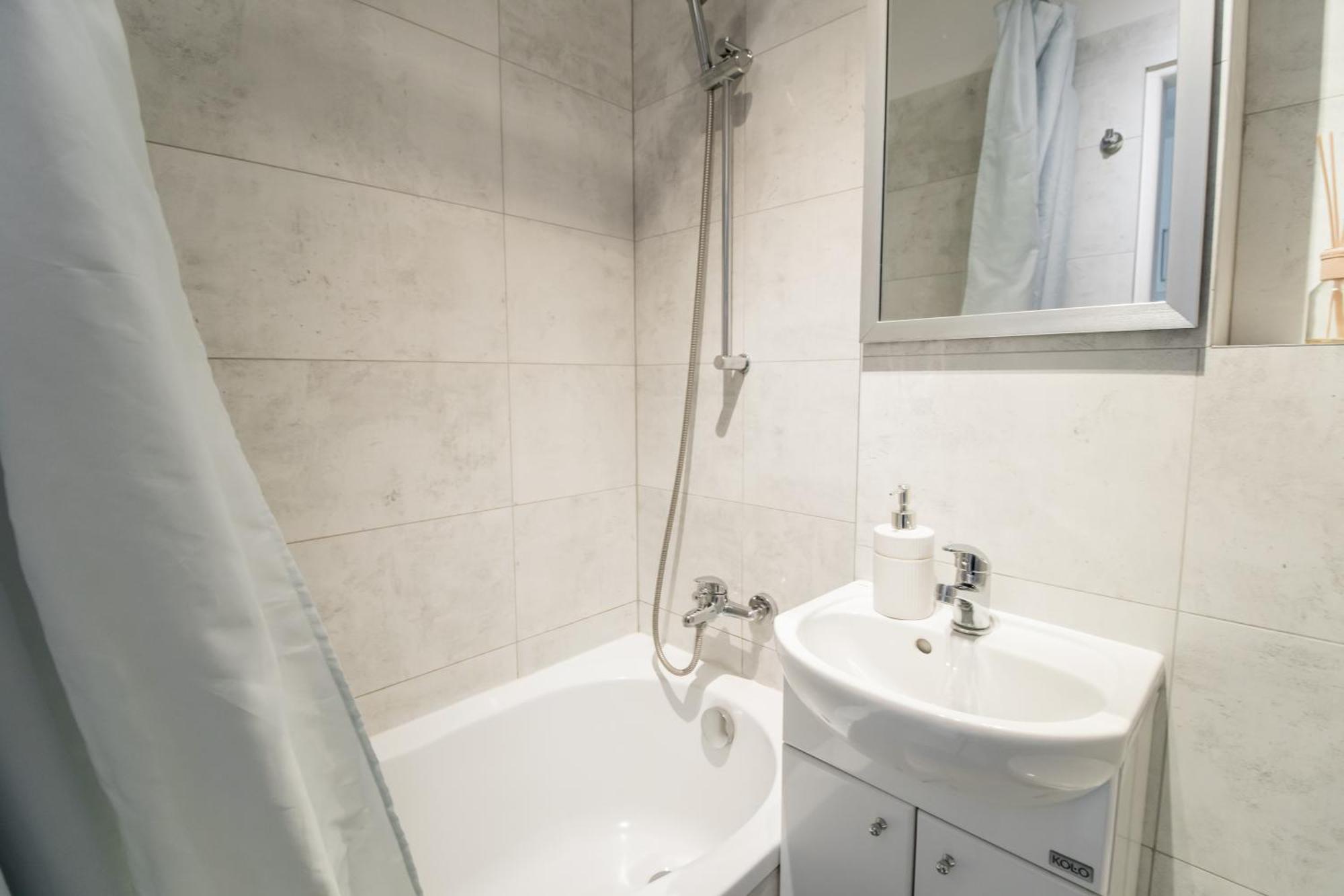Piotrapartments - Bruna Green City Apartment Warsawa Bagian luar foto